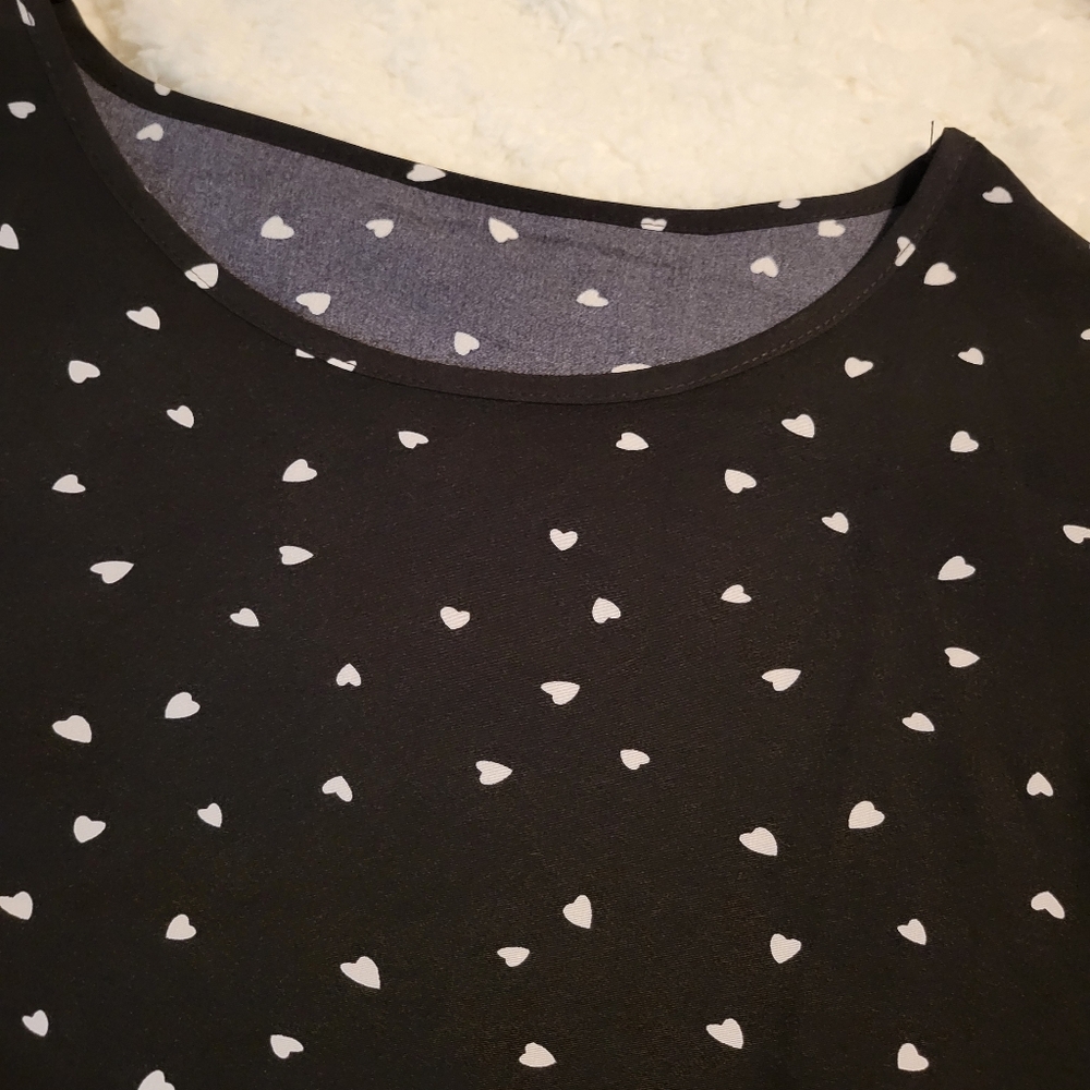 NWOT Heart Patterned Tops Set - Picture 9 of 13